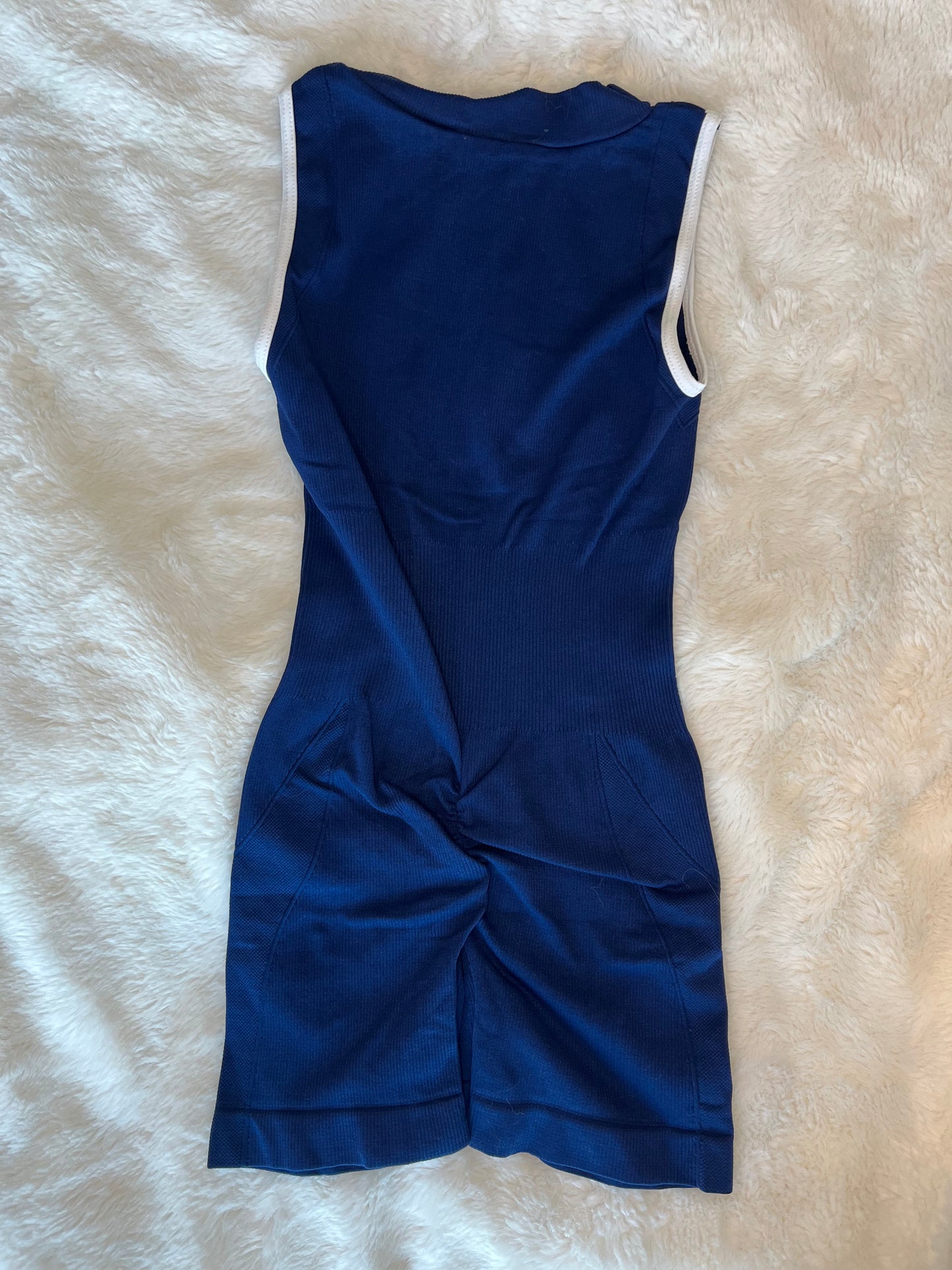 Jumpsuit Corto Líneas Cierre Cuello Alto