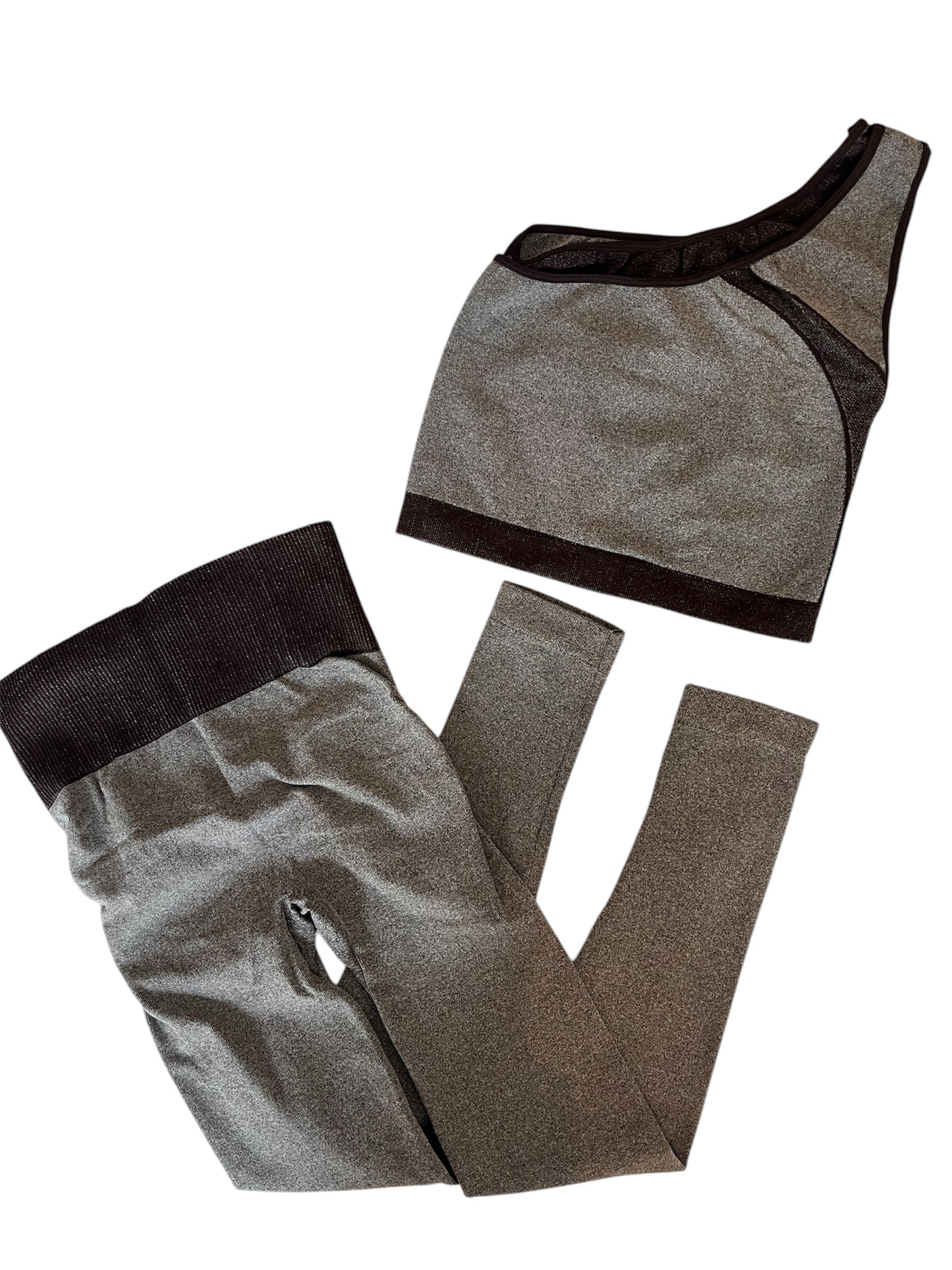 Conjunto Leggin y Top Hombro café